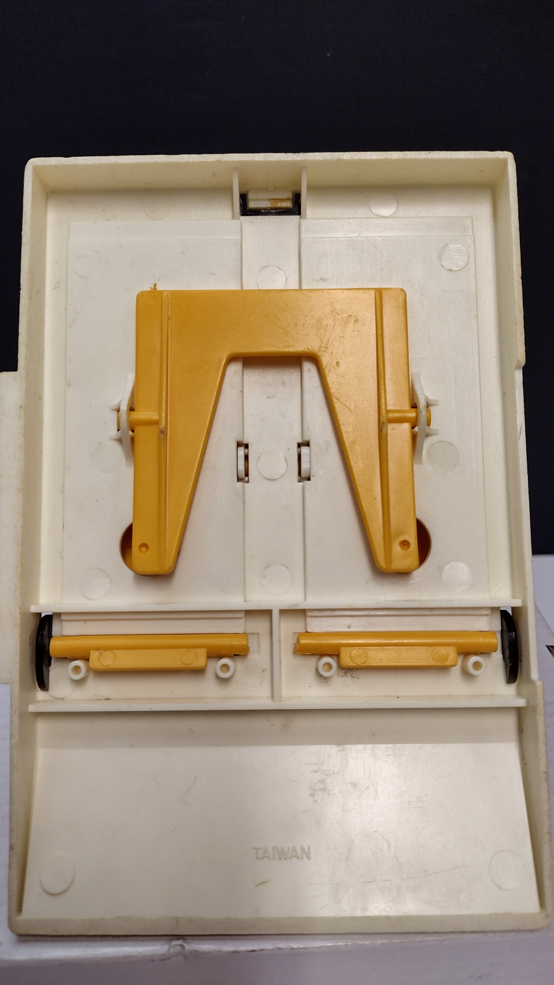 Vintage Tomy Pocket Car Garage Playset with Ramp – Incomplete/Parts