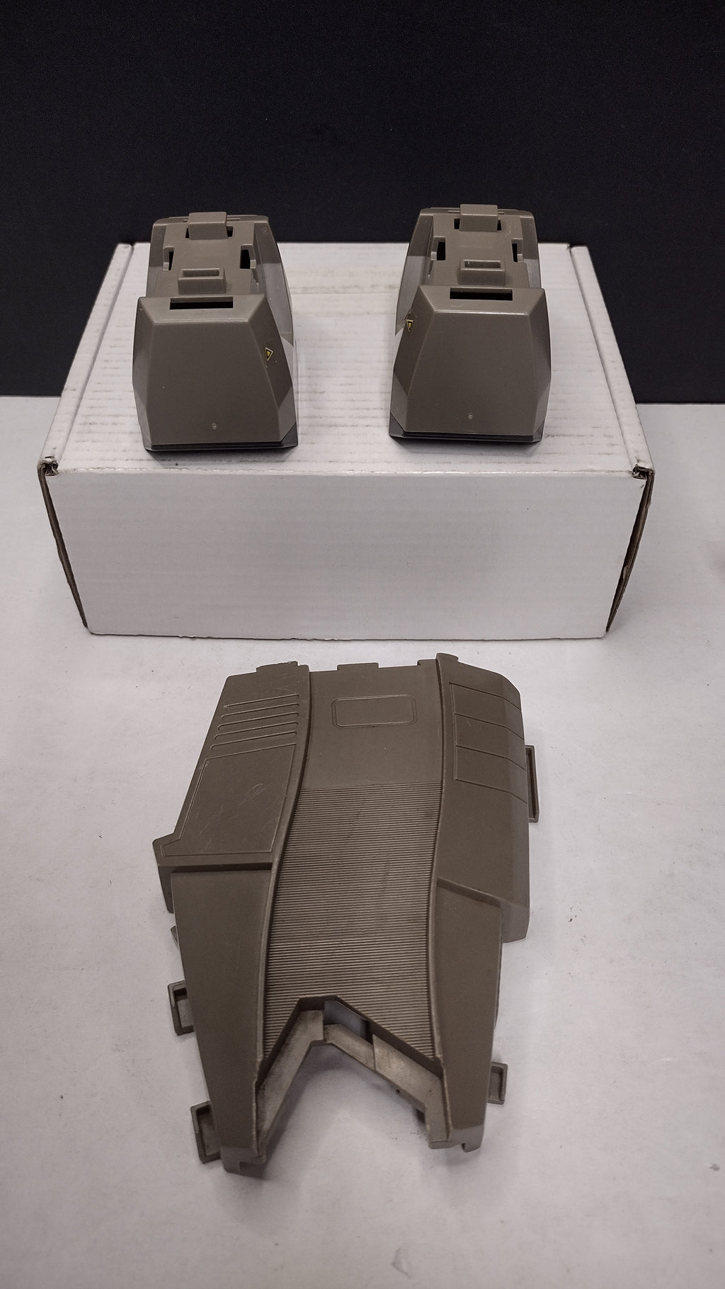 Vintage 1985 Hasbro Transformers G1 Omega Supreme Parts Lot (2 Feet & Lower Leg Section)