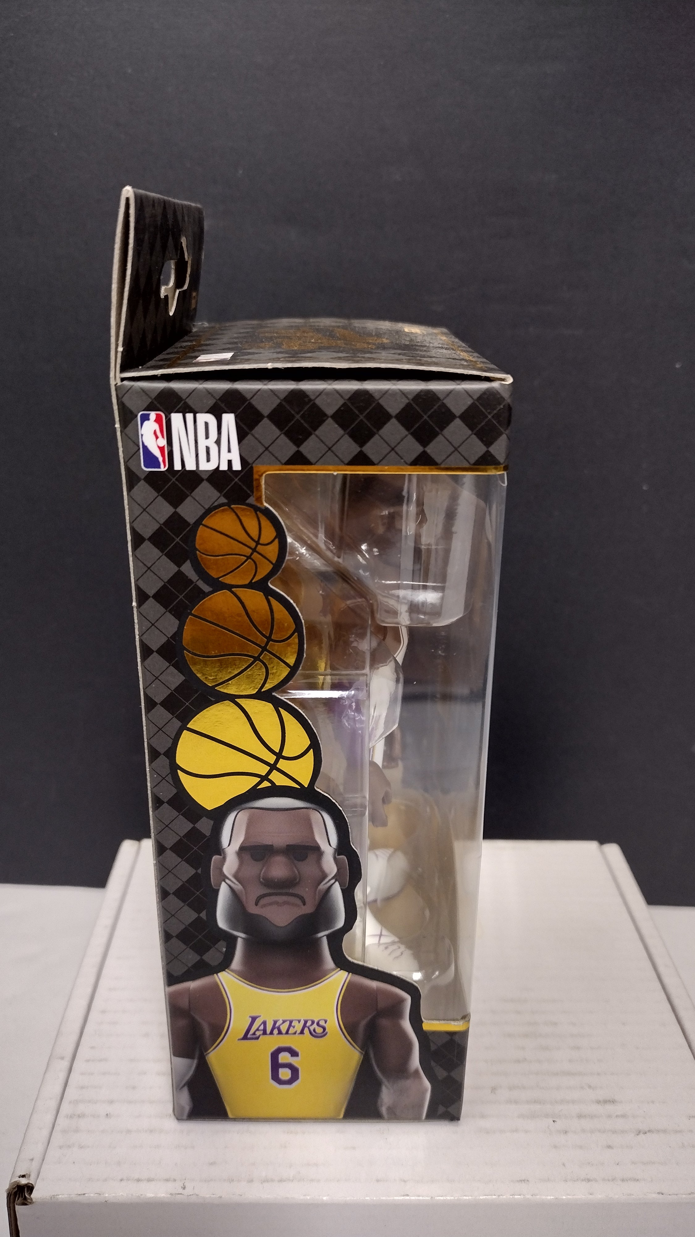 Funko GOLD LeBron James Los Angeles Lakers CHASE Variant Premium Vinyl Figure NIB