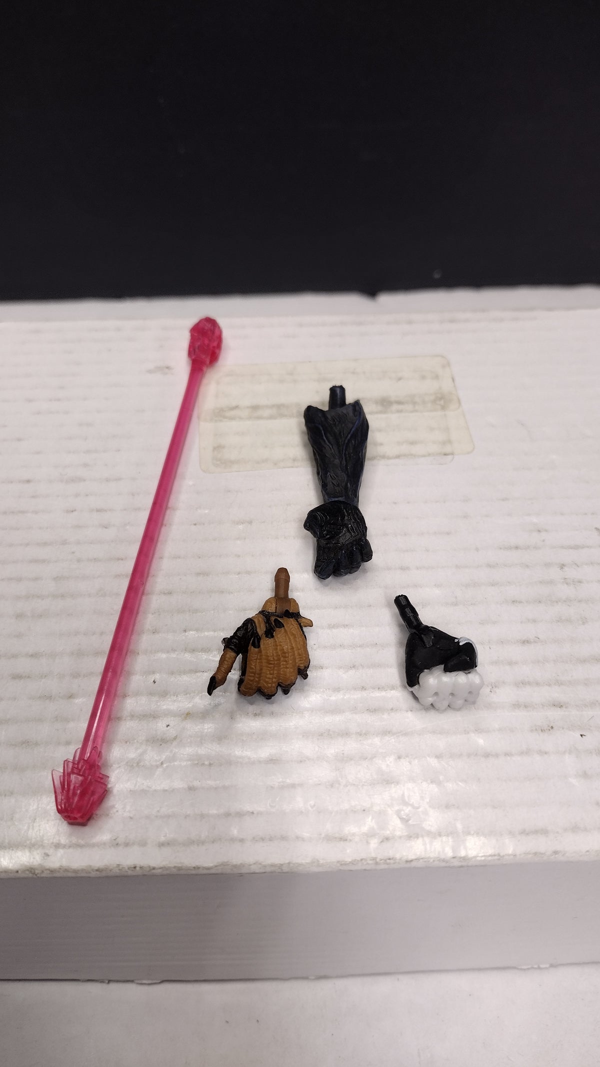 Various Action Figure Accessory 4 Pc Lot Pink Staff and 3 Figure Hands