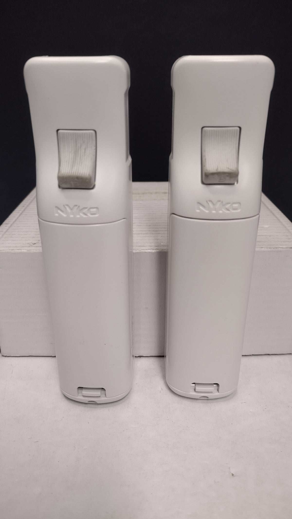 Nyko Wand Nintendo Wii Controller Pair- White NLG054785- Tested