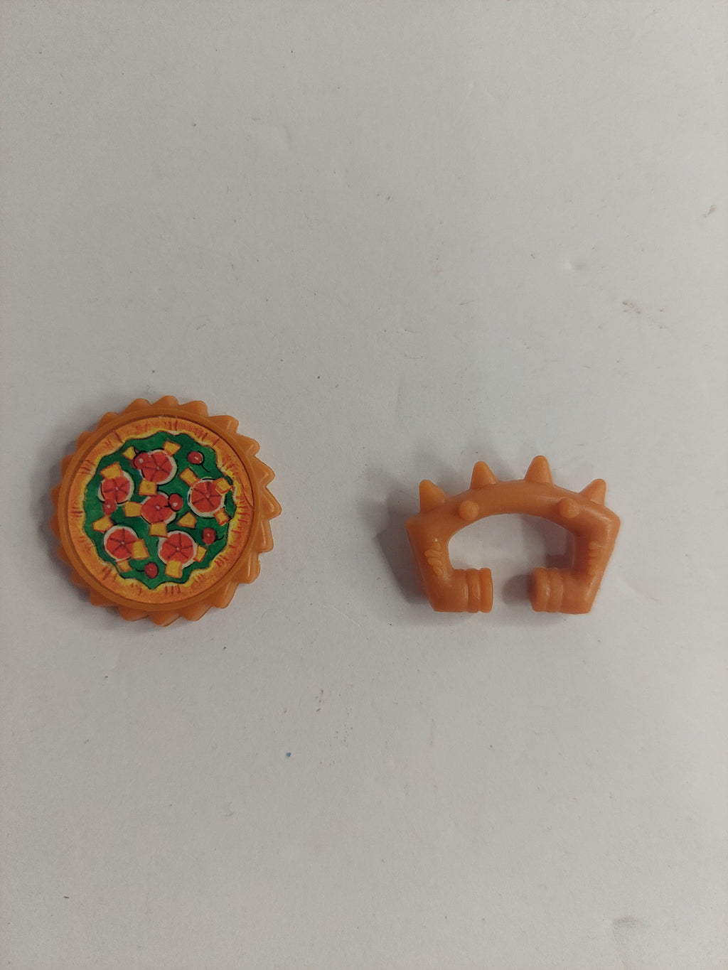 Vintage 1990 TMNT Storage Shell Leonardo Pizza & Spiked Knuckles Accessories