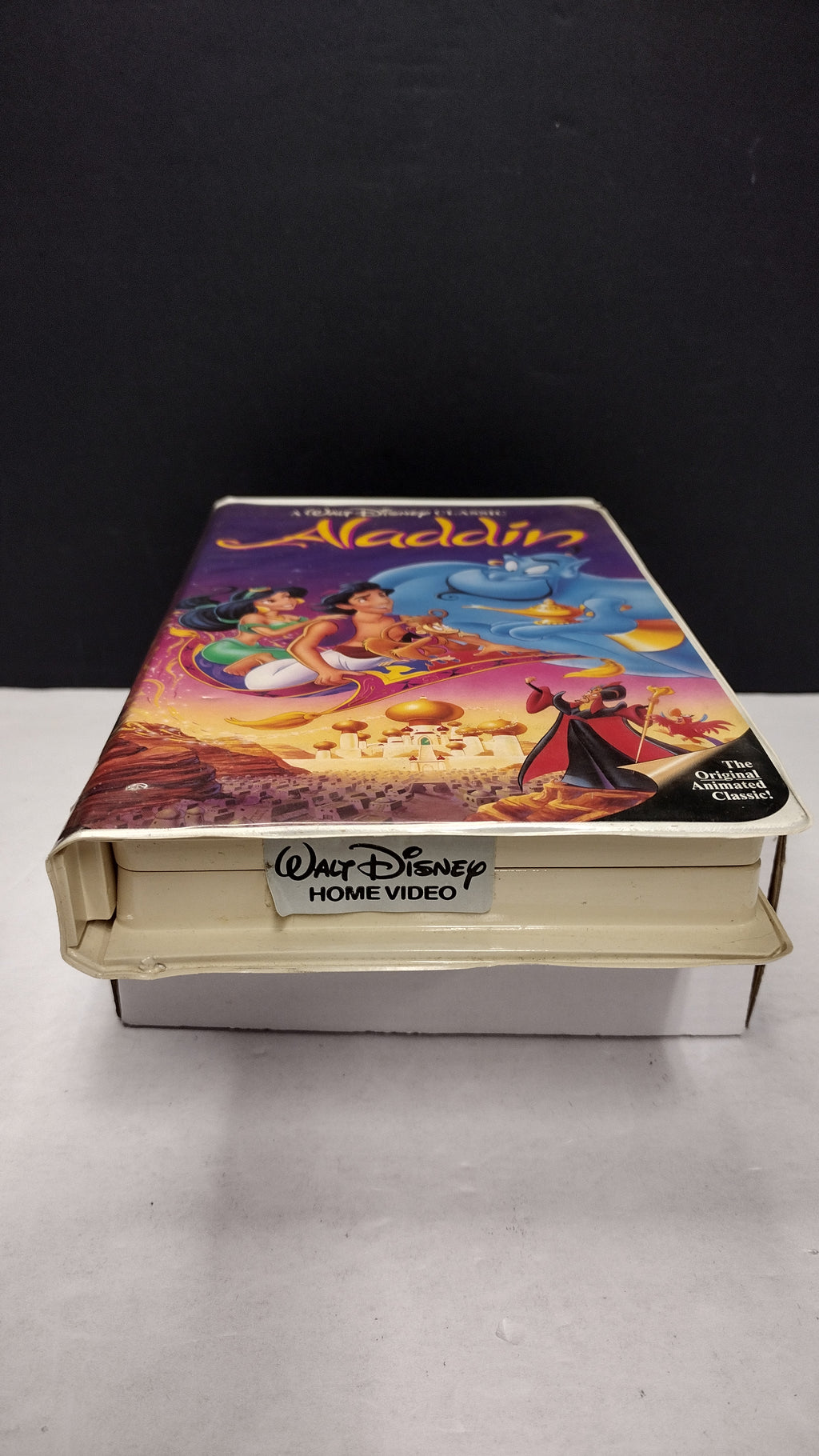 Vintage 1993 Disney Aladdin VHS Tape (Black Diamond The Classics Collection #1662 - Clamshell Case)