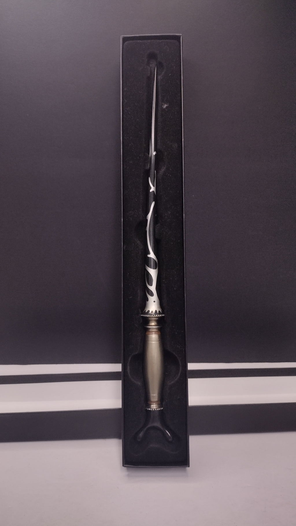 Authentic Universal Studios: The Wizarding World of Harry Potter – Professor Horace Slughorn Ollivanders Wand with Presentation Box