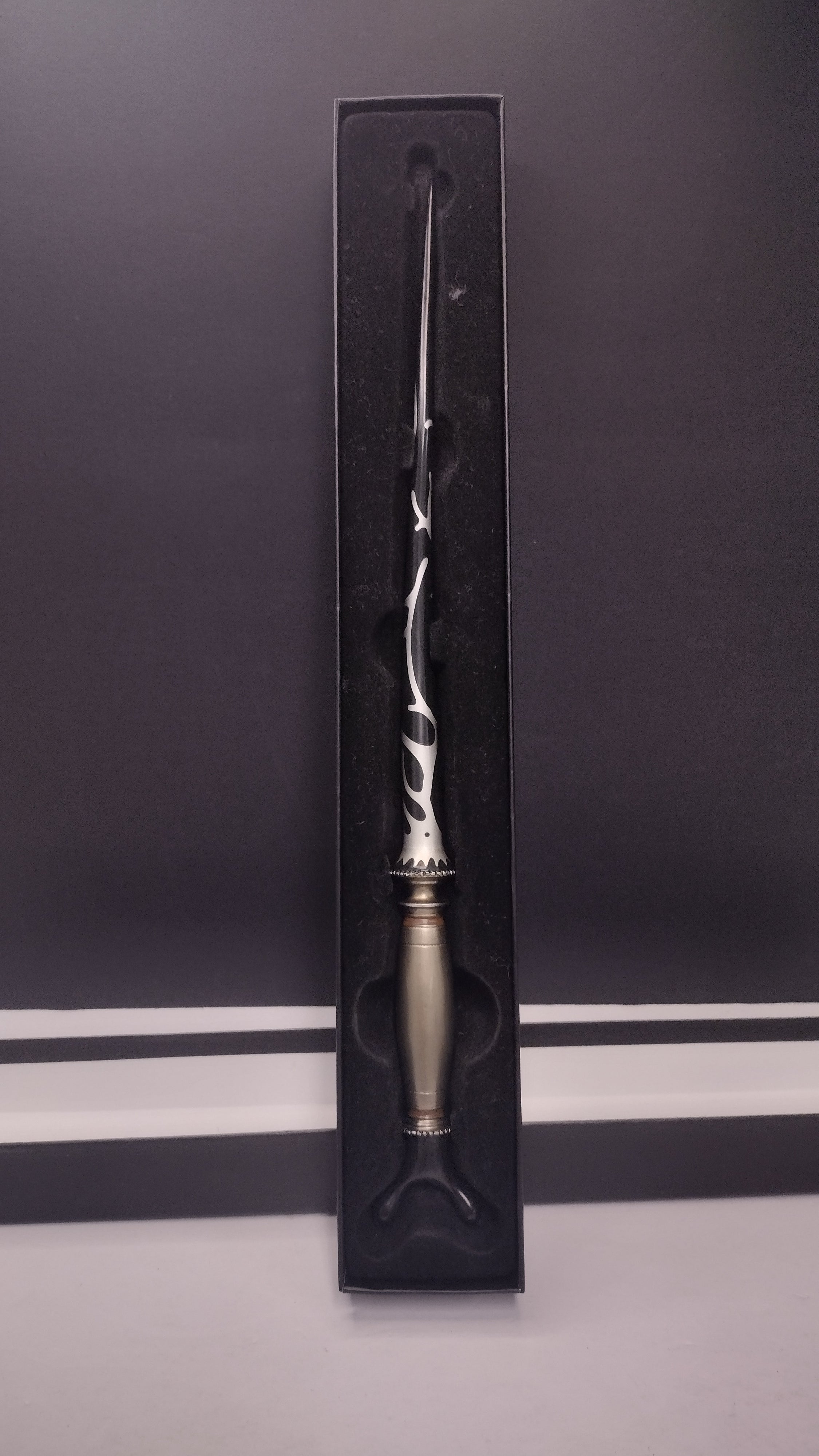 Authentic Universal Studios: The Wizarding World of Harry Potter – Professor Horace Slughorn Ollivanders Wand with Presentation Box