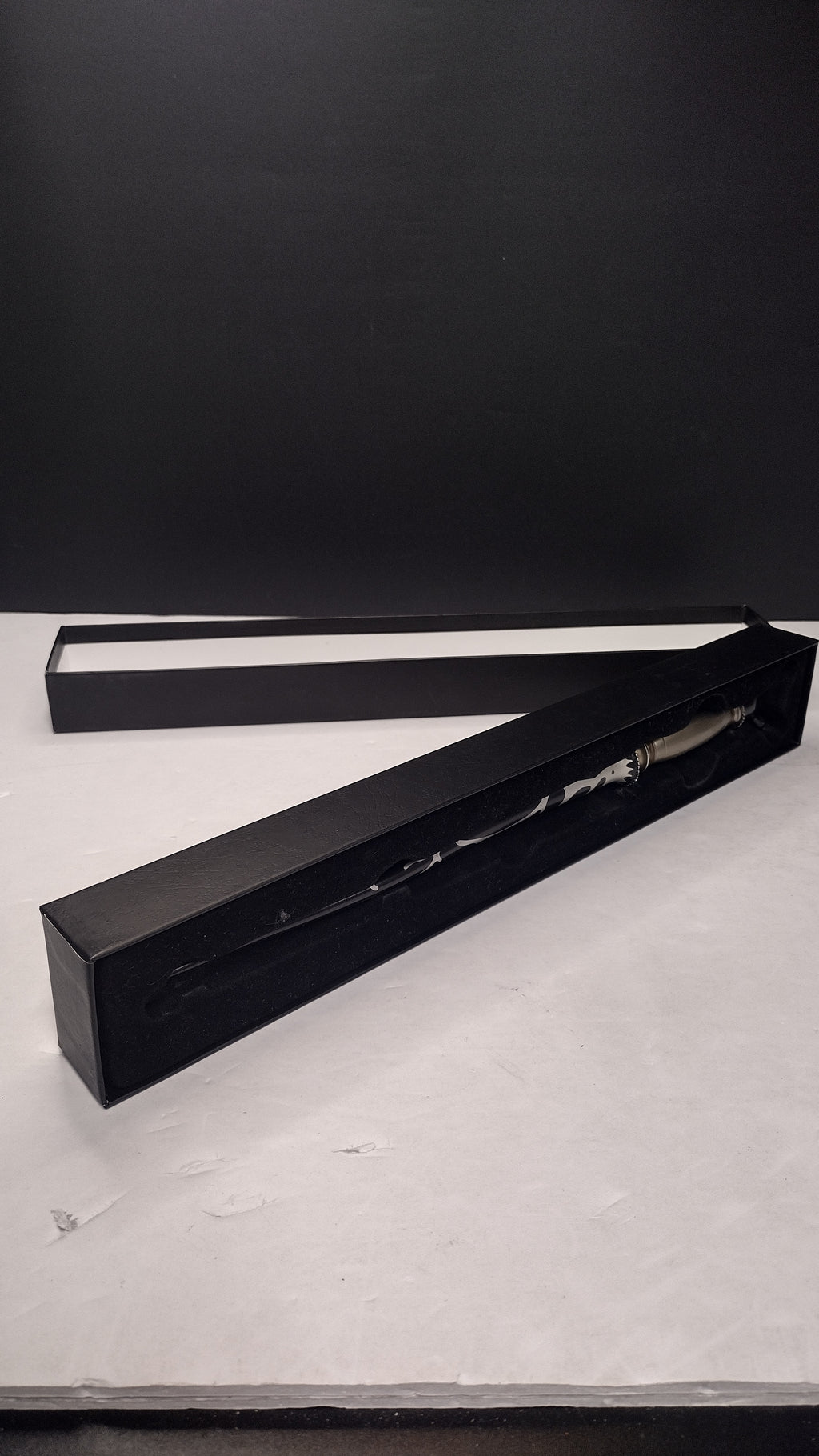 Authentic Universal Studios: The Wizarding World of Harry Potter – Professor Horace Slughorn Ollivanders Wand with Presentation Box