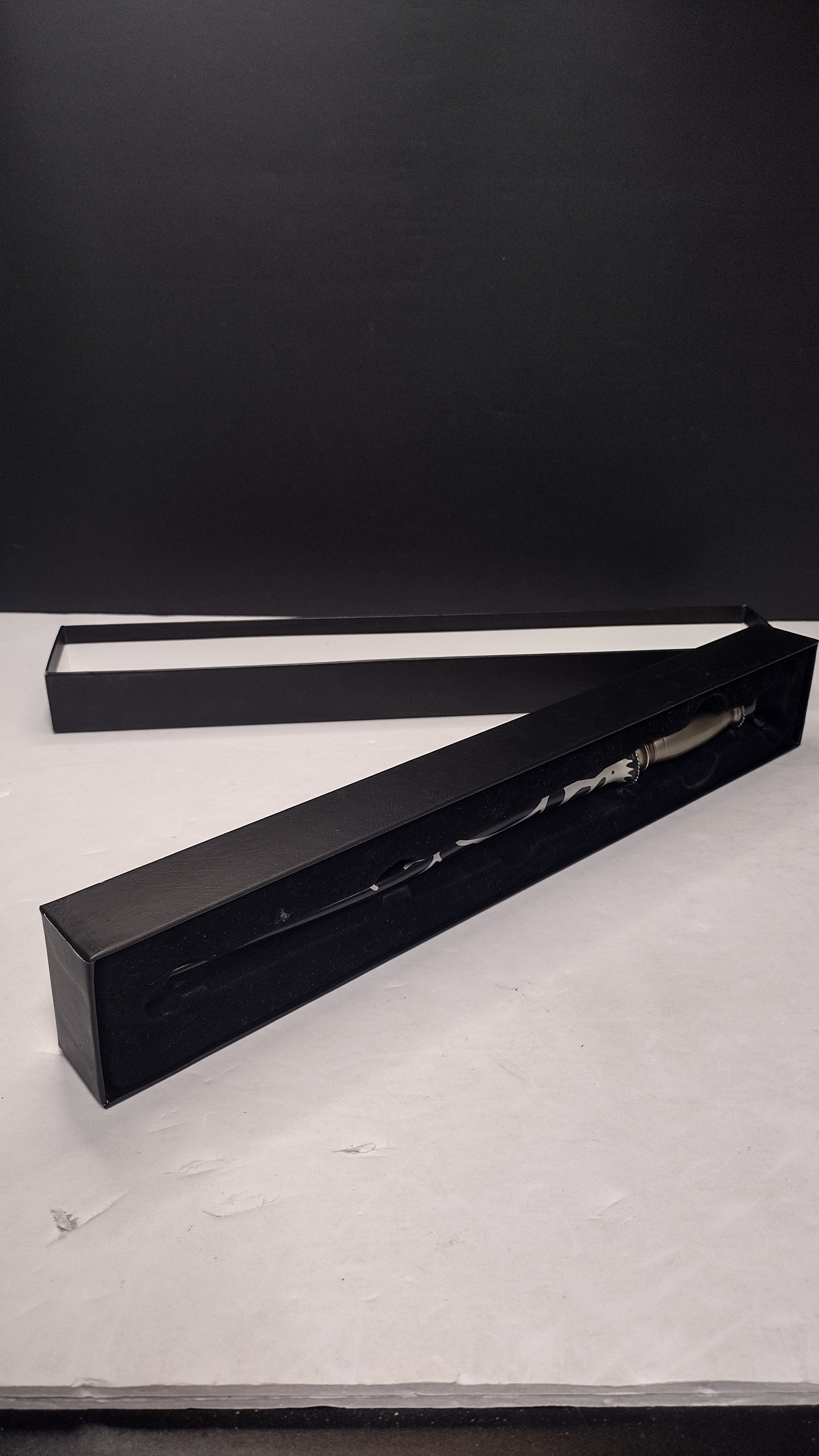 Authentic Universal Studios: The Wizarding World of Harry Potter – Professor Horace Slughorn Ollivanders Wand with Presentation Box
