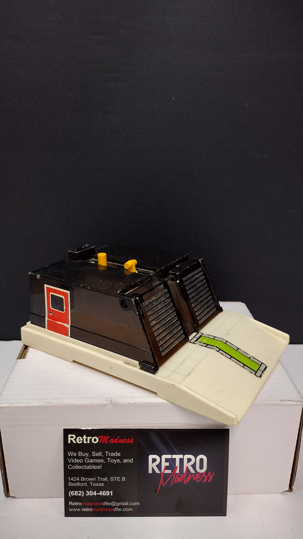 Vintage Tomy Pocket Car Garage Playset with Ramp – Incomplete/Parts
